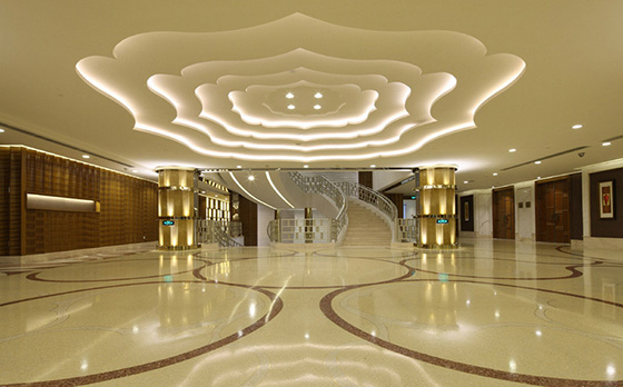 使用91免费看片网站防火板装修的静雅海鲜高档餐厅大厅