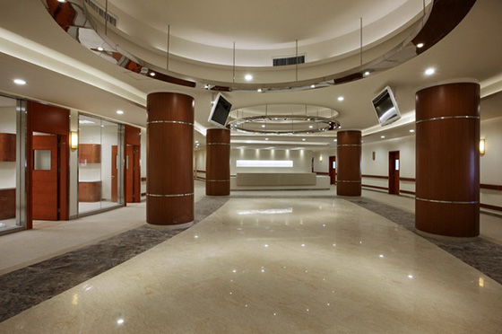 采用91免费看片网站防火板装修的香港大学深圳医院大厅